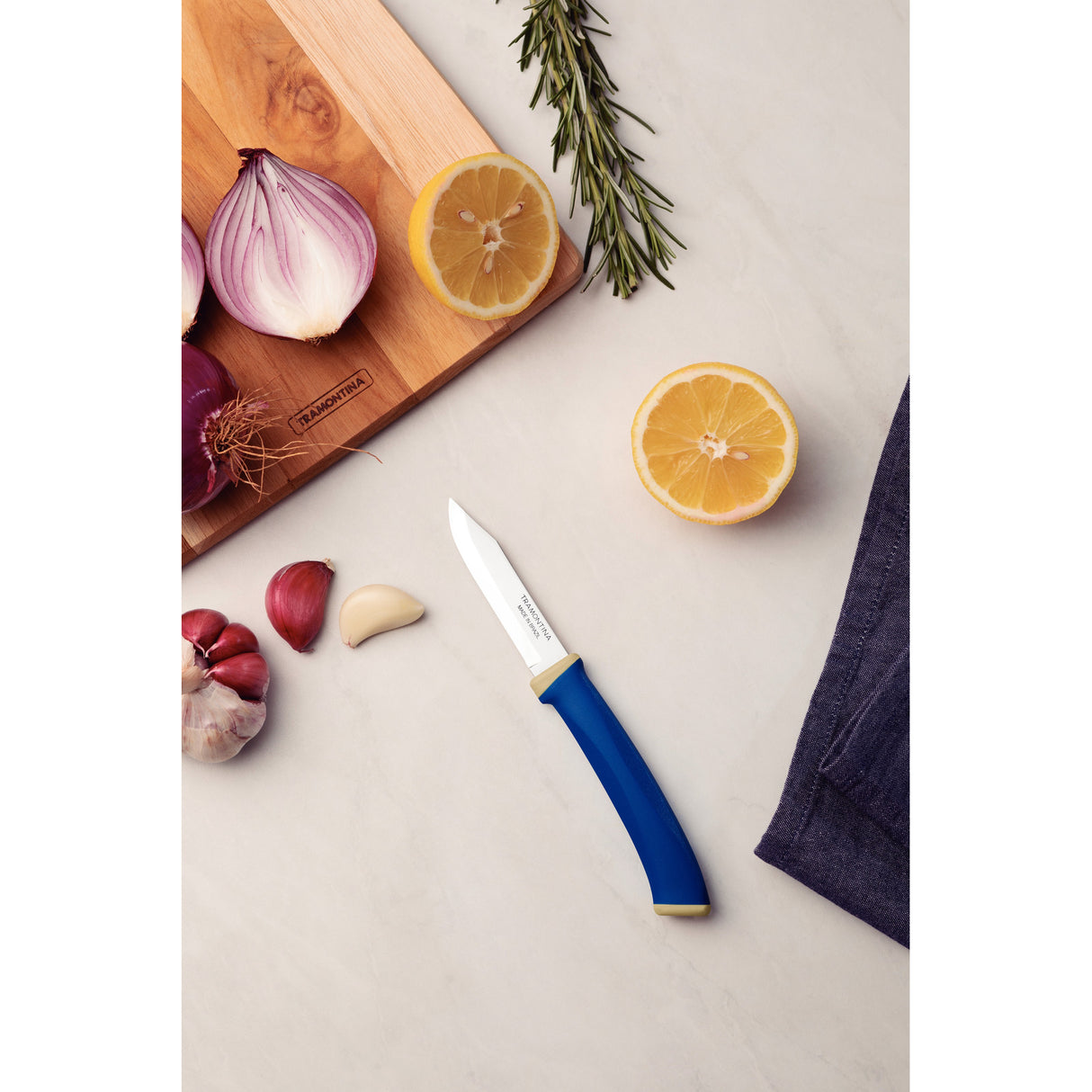 Felice 2-piece fruit and vegetable knife set with stainless steel blades and blue polypropylene handles