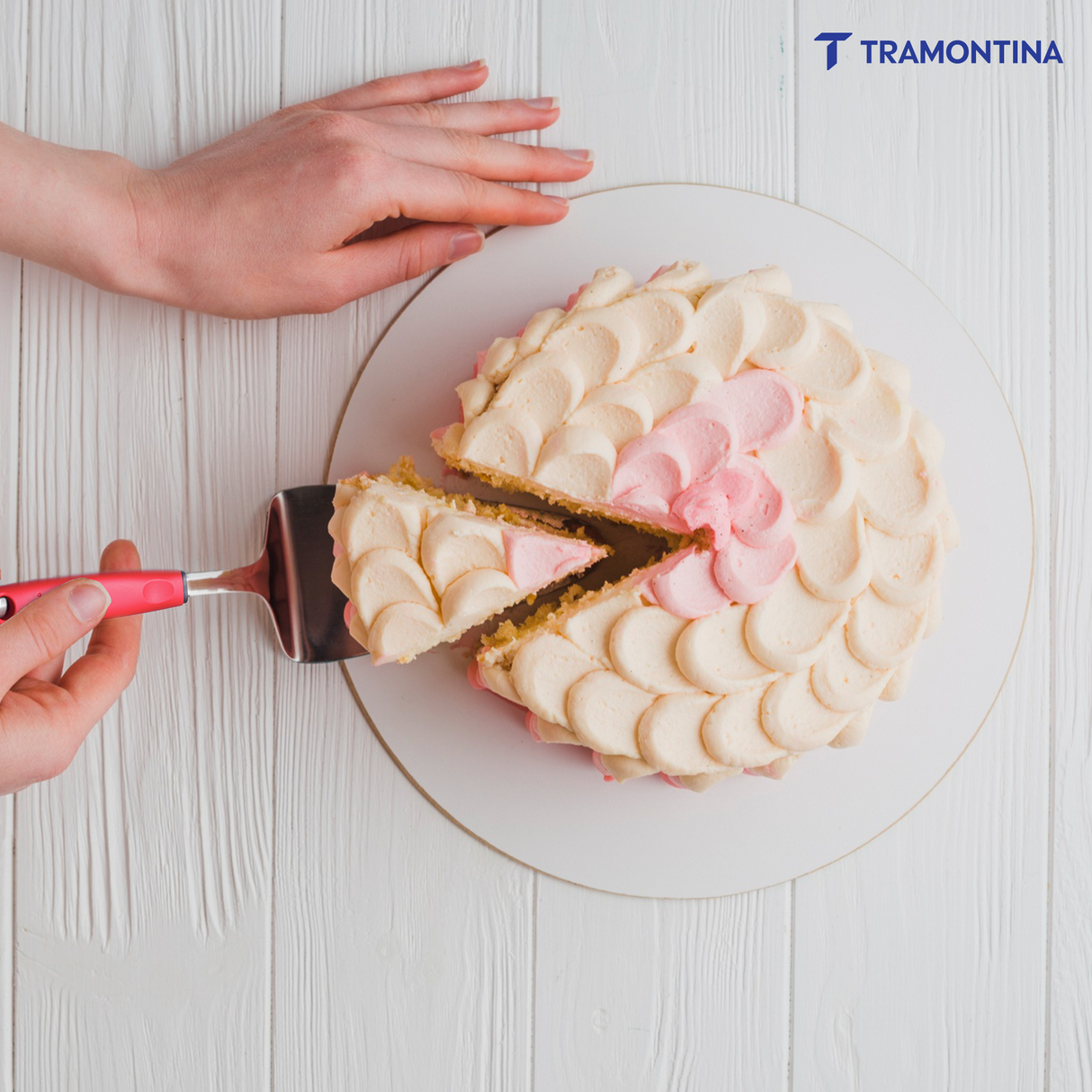 Utilitá stainless steel cake spatula with red polypropylene handle