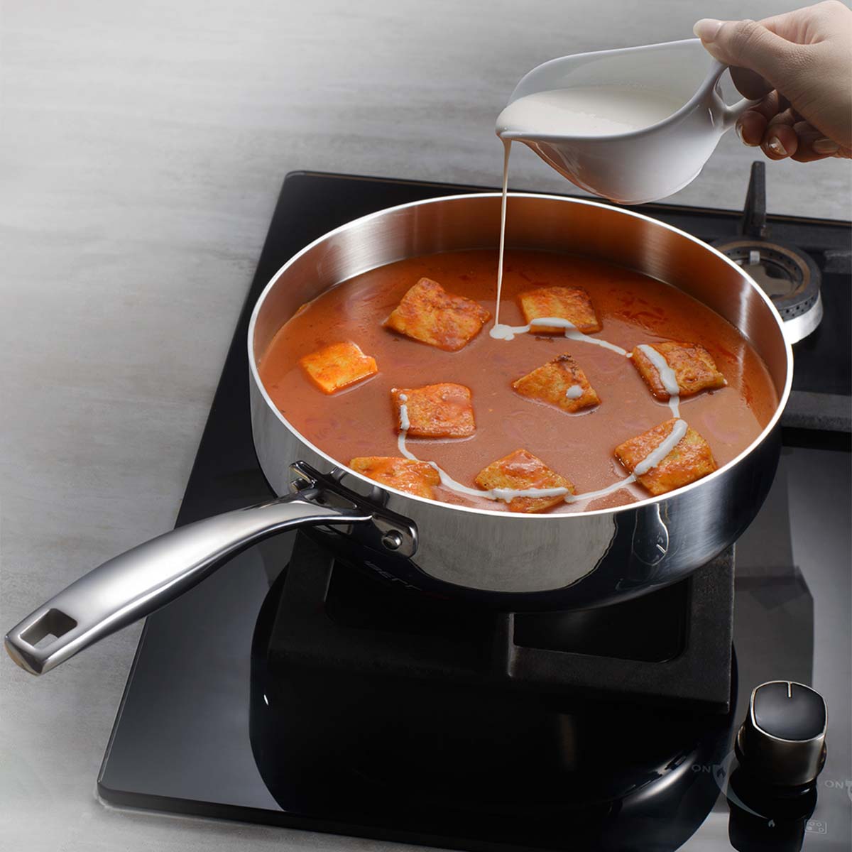 Aeion 24cm Stainless Steel Tri-Ply Sauté Pan with SS Lid - 2.8L - Tramontina India
