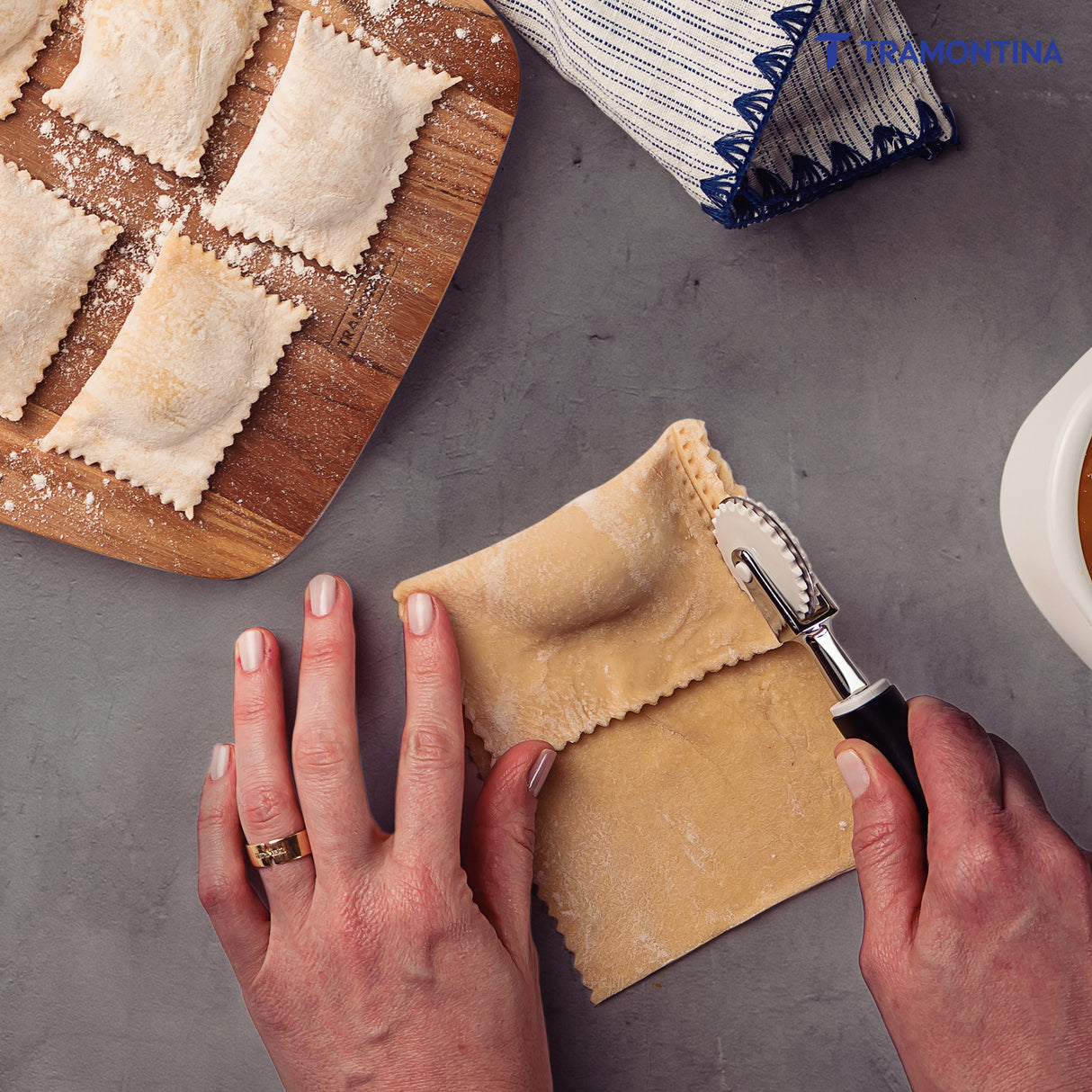 Utilitá Cut-and-Close Reel in Chrome-Plated Zamak and Nylon with Black Polypropylene Handle