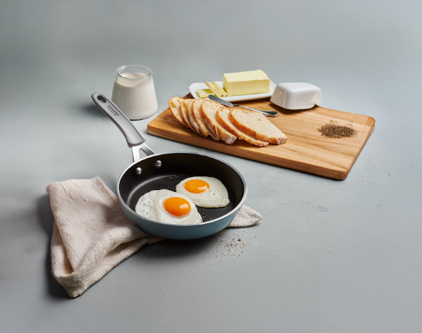 Ceramic-reinforced non-stick